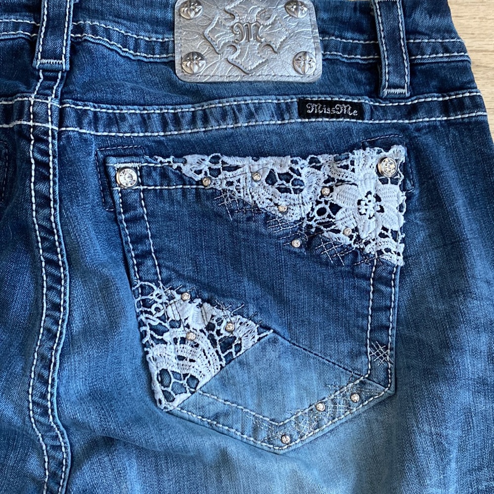 Miss Me denim mid rise curvy crop sz 34